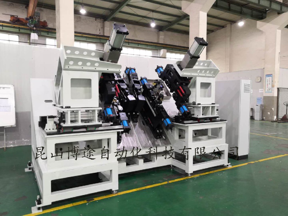 汽车底盘冲孔设备